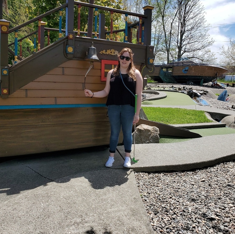 Meet your Posher, Danielle